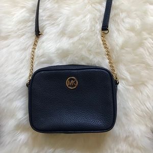 Michael Kors leather cross body bag. (NEW)